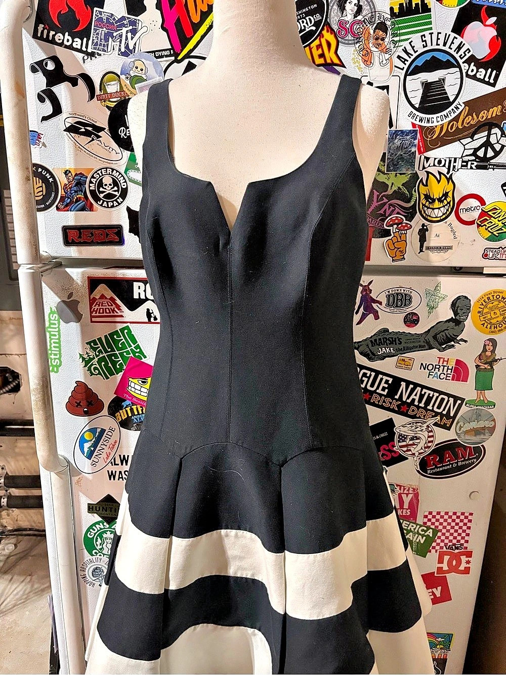 Halston Heritage Striped Mini Dress in Black & White Size 8 Like New